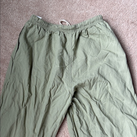 Uniqlo women’s green pants - Picture 6 of 7